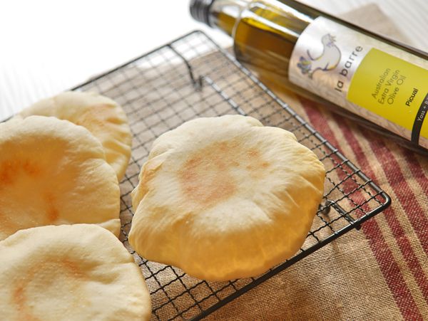 早餐輕食的新選擇: Pita Bread 口袋麵包(口袋餅) - LA BARRE樂霸特級初搾橄欖油